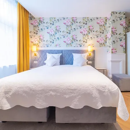Grand Normandy By Cw Collection Hotel